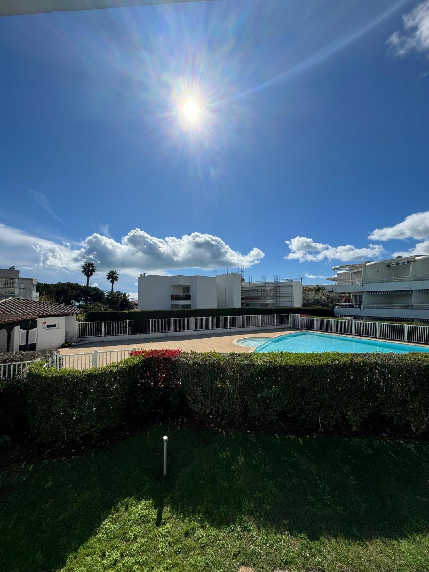 Appartemment Vue Mer Et Piscine Вилньов Любе Екстериор снимка